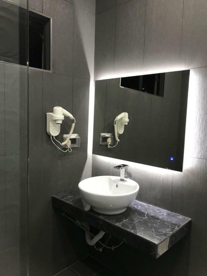 Homestay Stardow~星窗名宿~ Johor Bahru Eksteriør bilde